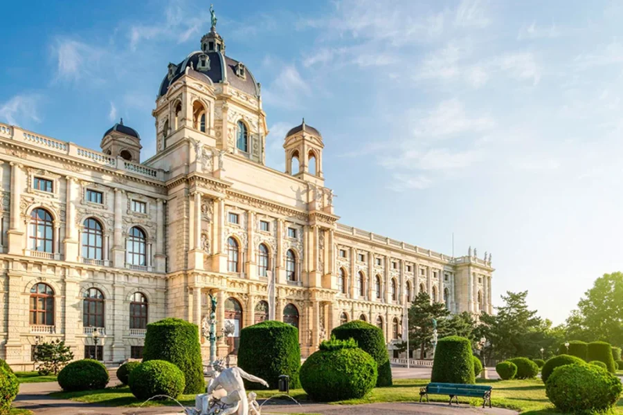 Beč i koncert filharmonije kod Schönbrunna