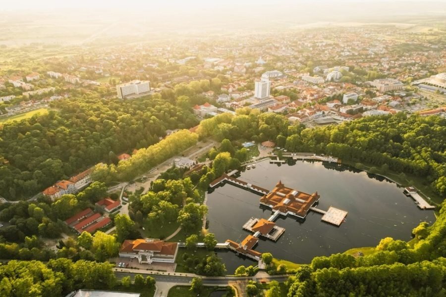 Magija vode: Topolca i Hévíz – vožnja špiljom u čamcima & termalno opuštanje