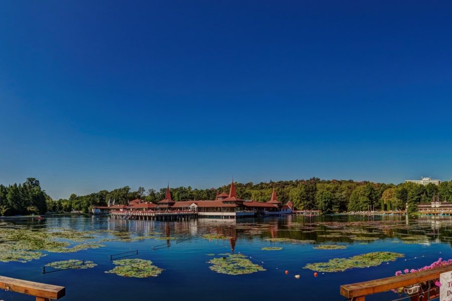 Mađarska čuda prirode: Termalno jezero Hévíz i špilja Tapolca